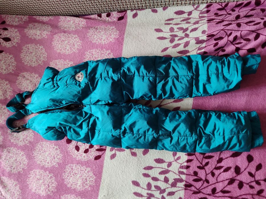 Продам зимний комбинезон 3-5 лет