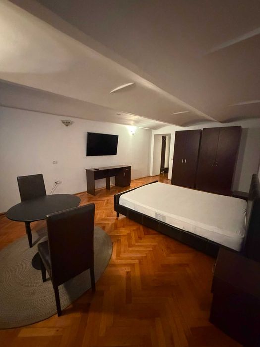 Inchiriez apartament cu utilitati incluse in pret,  studio, in centrul Brasovului, George Baritiu 18, minim 6 luni