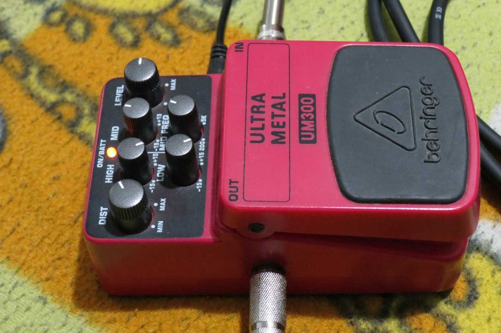 Pedala efect chitara Behringer UM300