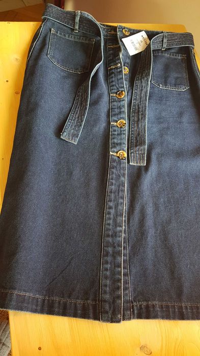 Дънкова пола 3/4 дължина в тъмно син цвят, европейски размер 42