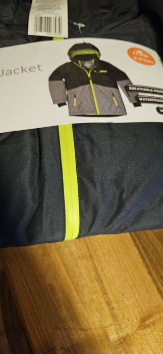 Чисто ново детско яке за ски