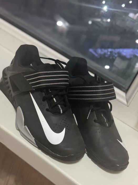 Продам штангетки nike