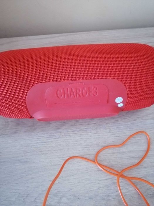 Преносима Тонколонка charge3