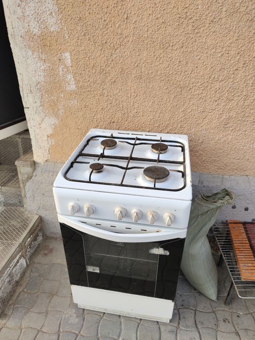 Продам газ плиту ингезит хорошом состояниц