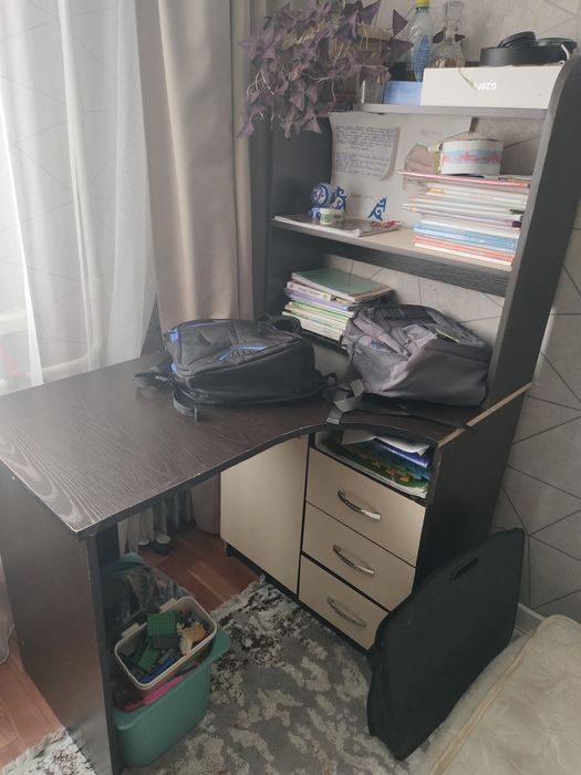 Отдам ученический столик