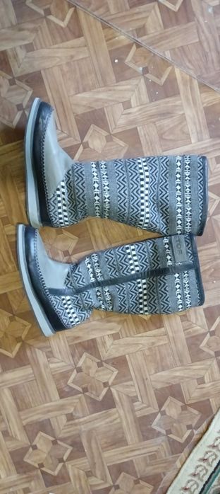 Продаются сапоги