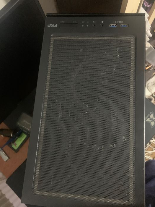 Vând carcasă 5 ventilatoare stare bună