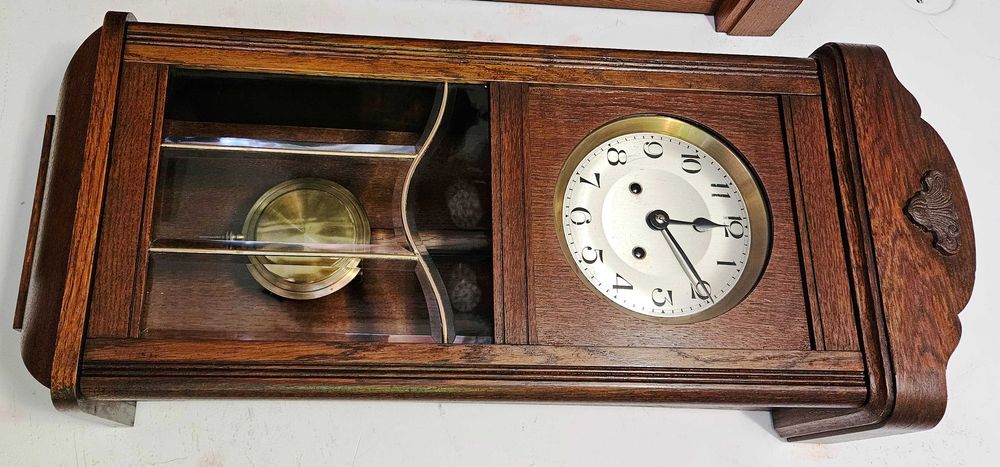 Ceas de perete cu pendula Kienzle