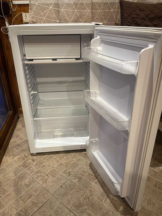 Хладилник Crown