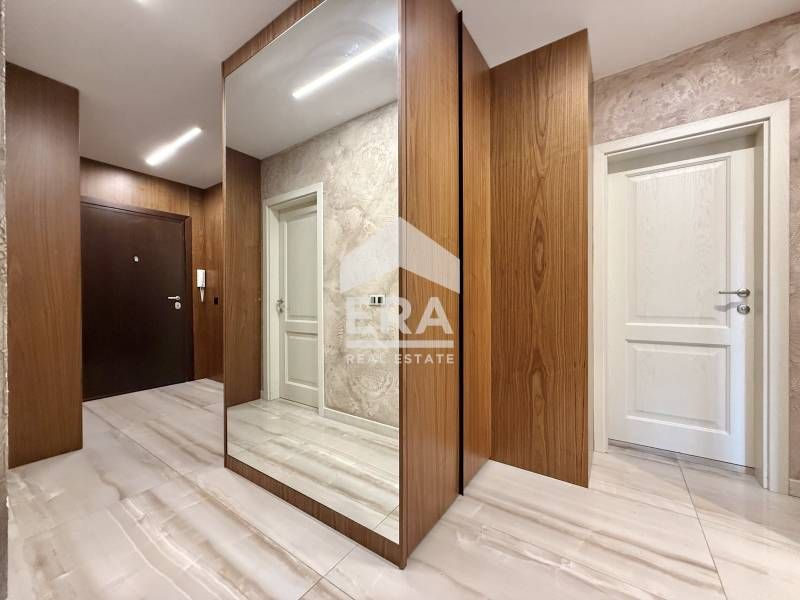 Дава се под наем Многостаен апартамент в София, Център - 212 кв.м за 1700 € - Снимка #3