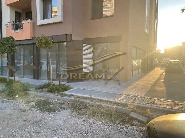Дава се под наем магазин в кв. Кючук Париж! 71060177