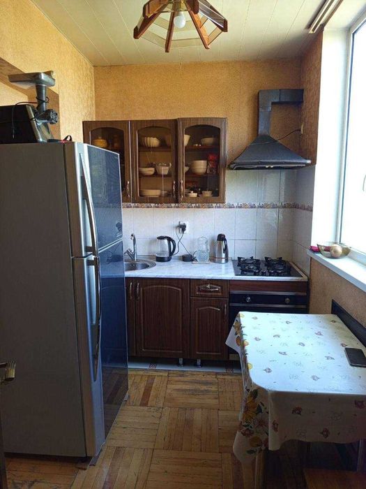 Продаётся 4/4/4 на Ц-6 среднее состояние 87м2 частично с мебелью