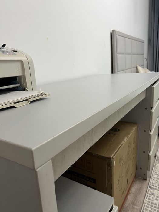 Продам стол для письма офисный