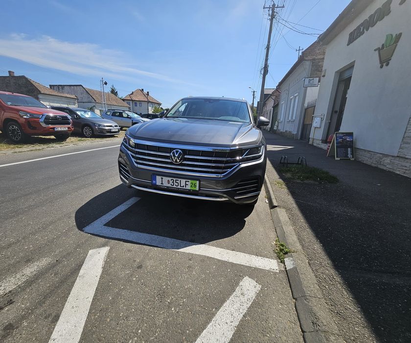Volkswagen Touareg CR7 3.0 TDI V6 286 cp
