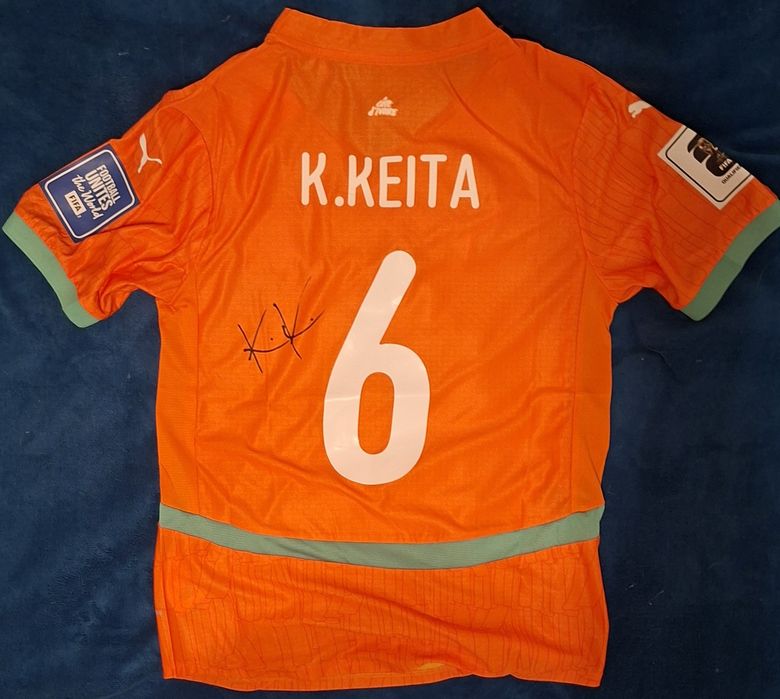 Tricou Kader Keita Coasta de Fildeș cu autograful mijlocașului Rapid