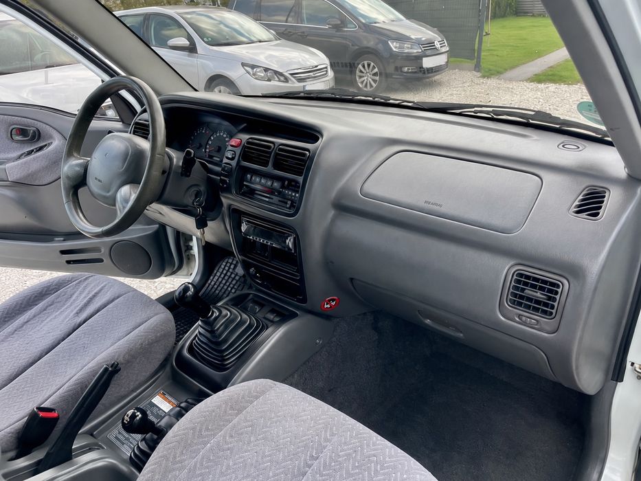 Suzuki Grand Vitara 2.0 banzina, 5 usi,AC, reductor, rate livrare