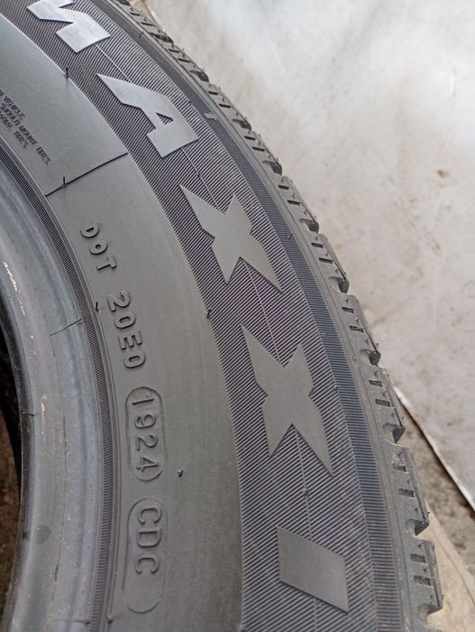Почти нови 2бр.215/70/15С Maxxis dot1924