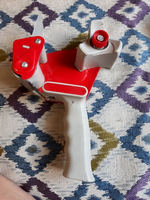 Диспенсер разматыватель для скотча