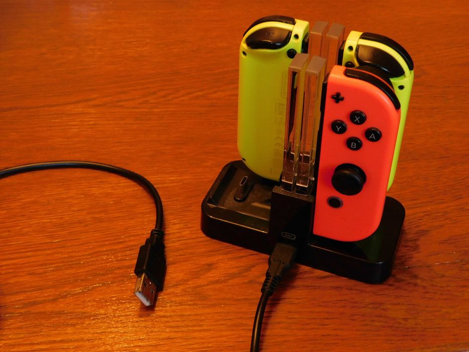 Consolă Nintendo Switch + 5 jocuri originale pe suport fizic (5 carduri) + accesorii complete