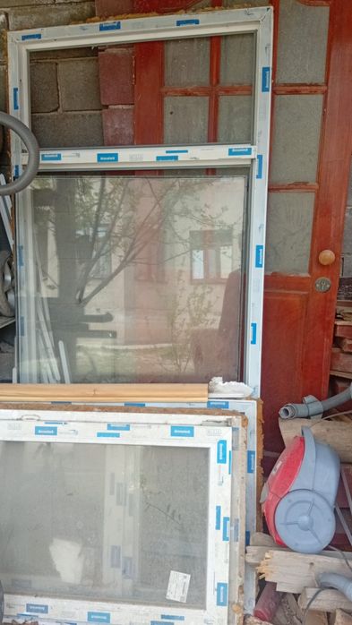 Продам пластиковый дверь и окно