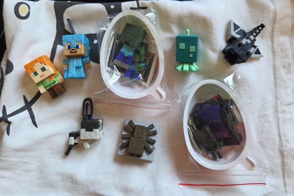 Играчки Minecraft Kinder Joy