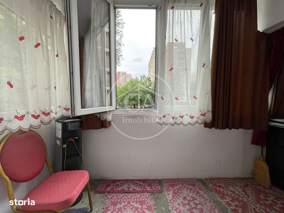 Apartament de vânzare cu 3 camere în zona Dacia, Oradea