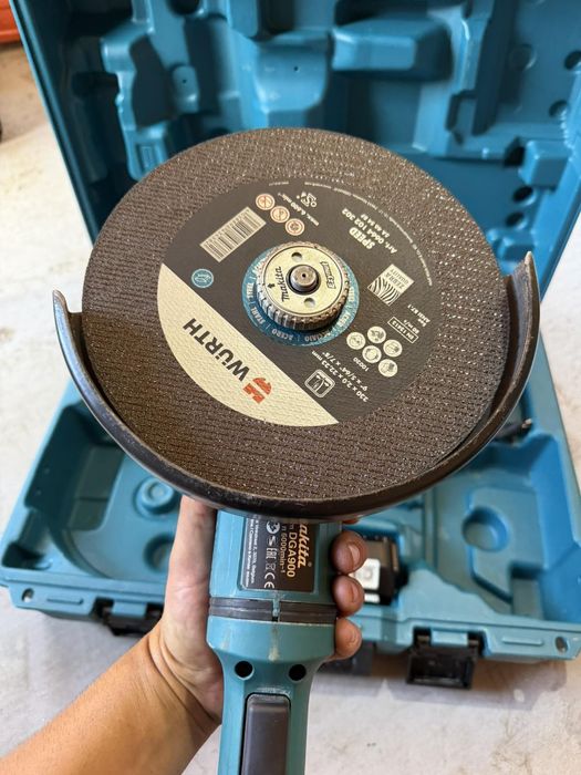 Makita DGA900 230mm