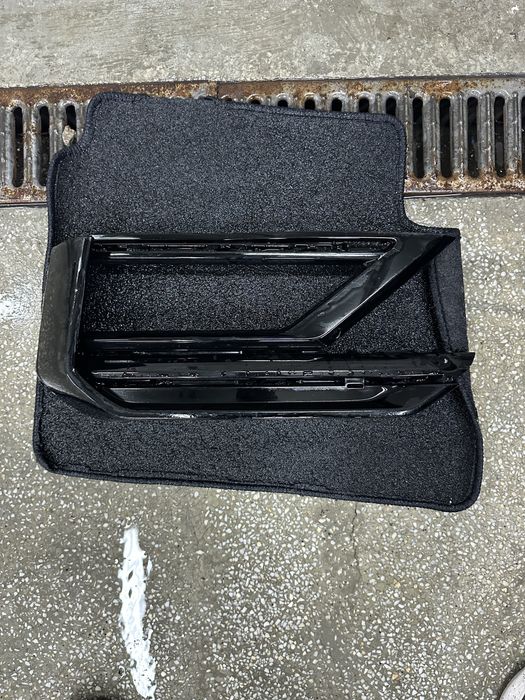 VW Tiguan MK2 фейс R-line дясна решетка към Предна броня