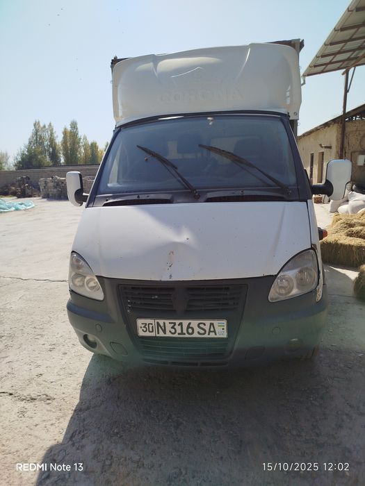 Gazel yuk furgoni tovuq tashishga tayyorlangan