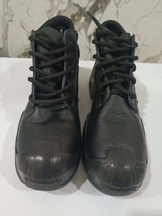 Продаю рабочии ботинки