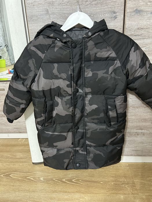 Продам куртку детскую