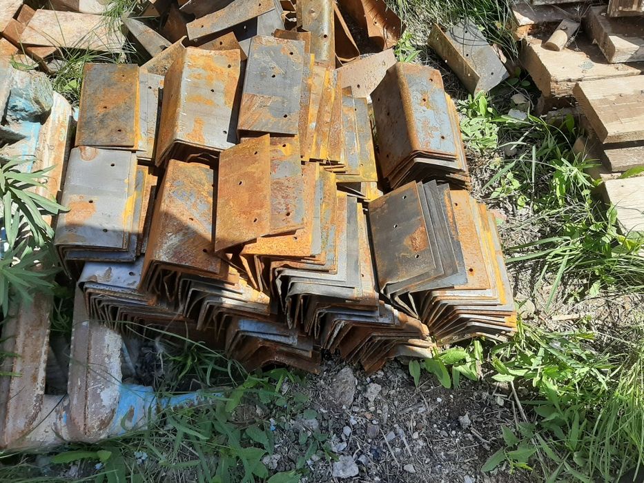 Продам крепежной уголок ( уголки)