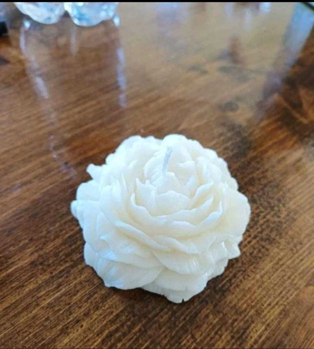 Lumanari parfumate diferite culor si modele.