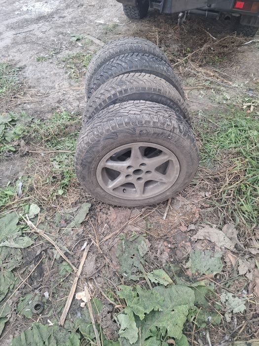 Продам зимнию резину с дисками.