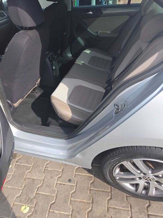 VOLKSWAGEN Jetta 2012 — imagine 4