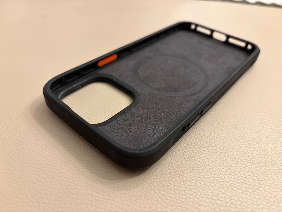 Оранжев калъф за iPhone 14 pro max NOMAD