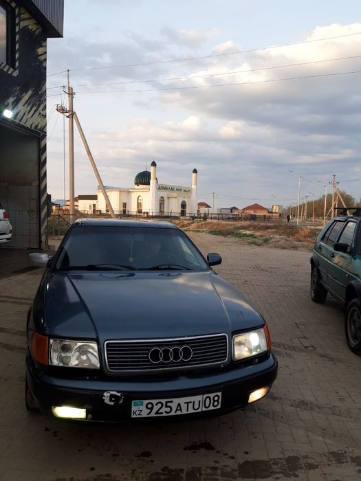 Автомобиль Ауди С4