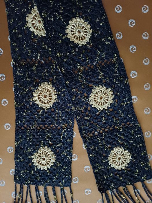 Нов плетен шал черно и злато