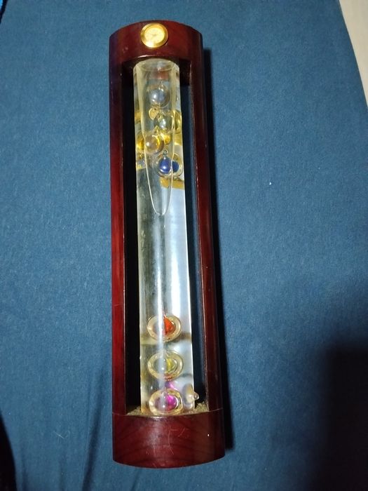 Vând termometru Galileo 41 cm/9,5cm model din lemn de cireș