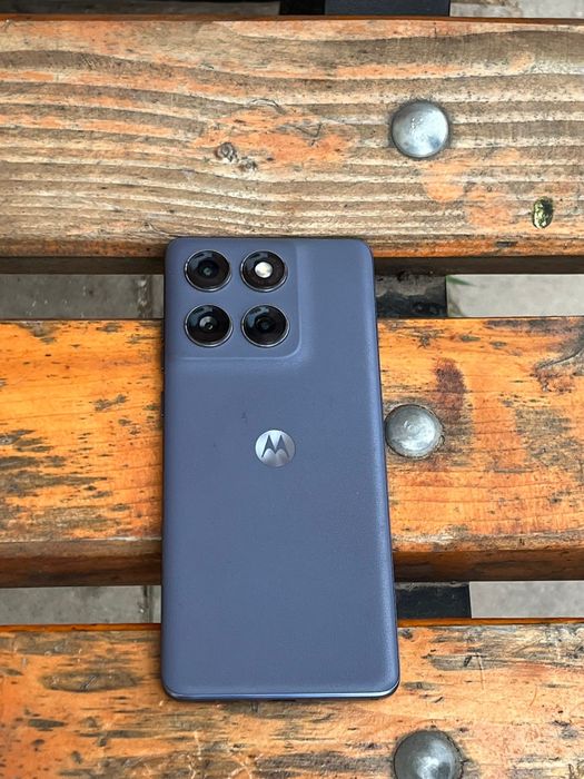 Vând Motorola Edge 60 pro