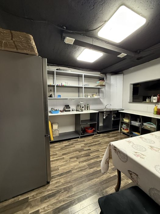 Сдаеться подвальное помещение метро ойбек 230 кв