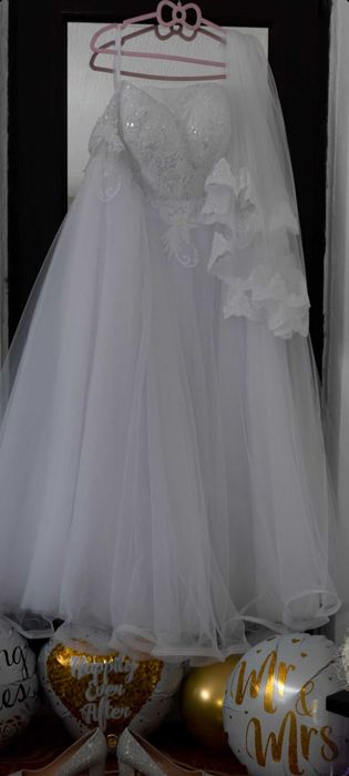 Vând rochie de mireasă purtată o singură dată