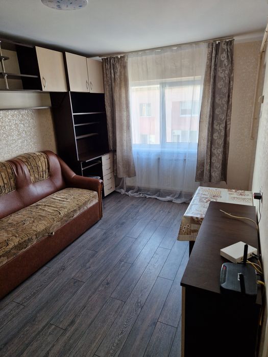 Închiriez garsoniera