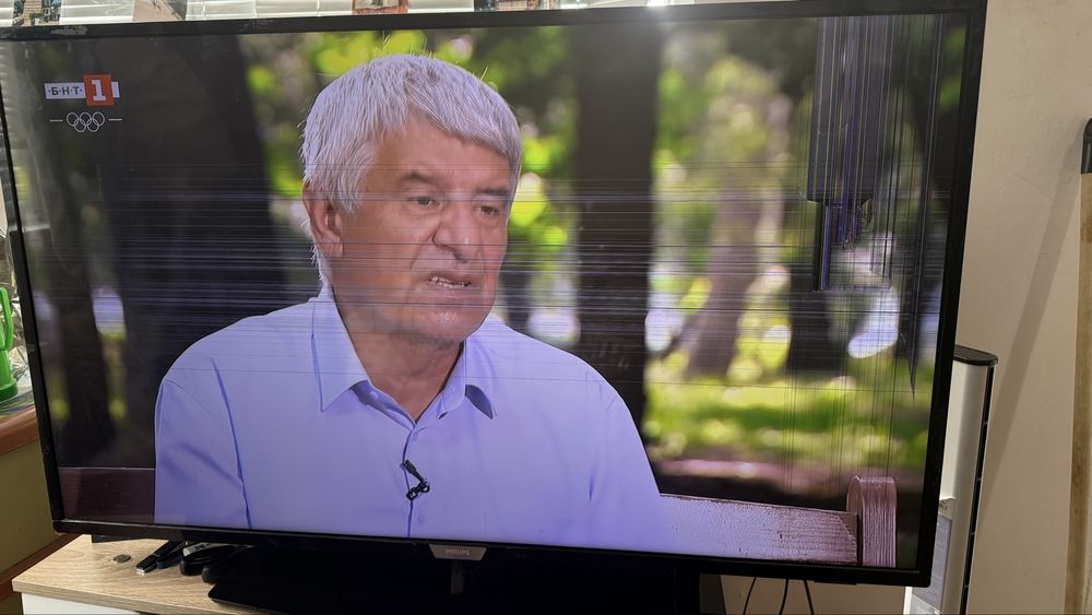 Телевизор Philips с пукнат екран