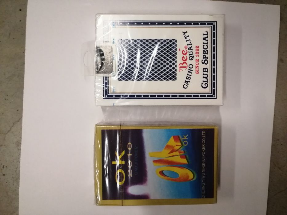 Карти за игра в кутии