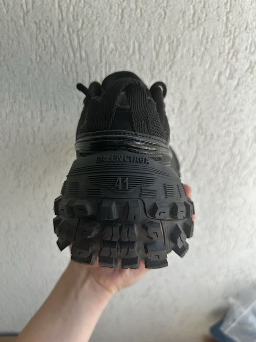 Balenciaga defender
