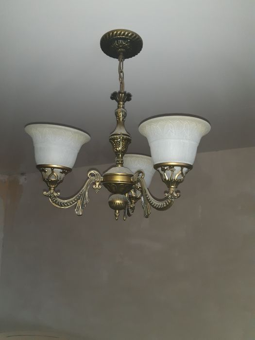 Люстры, одна и трёх рожковые