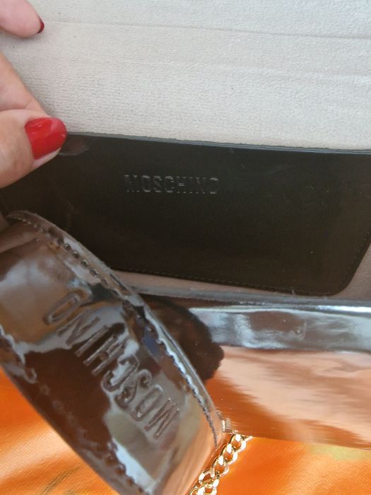 Geanta damă, model lacuit, logo metalic auriu, etichetă