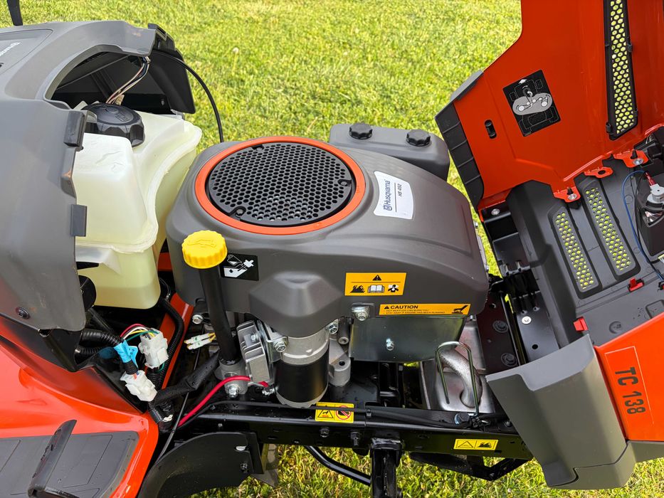Tractoras Tuns Iarba/Gazon*Husqvarna*An 2022*