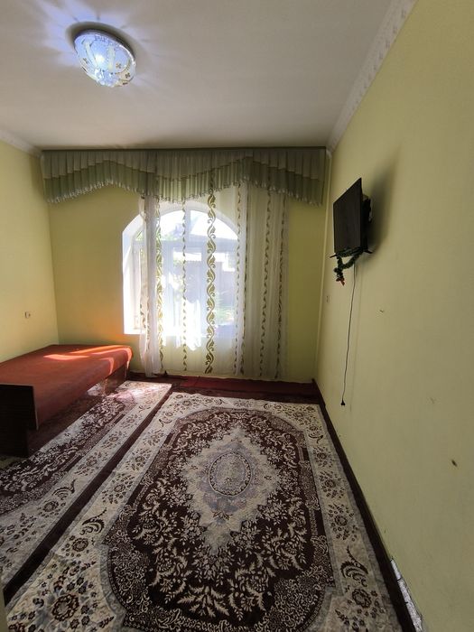 Uy sotiladi 8 sotix 12 hona suv svet bor uyni oʻzidaham Artezian bor